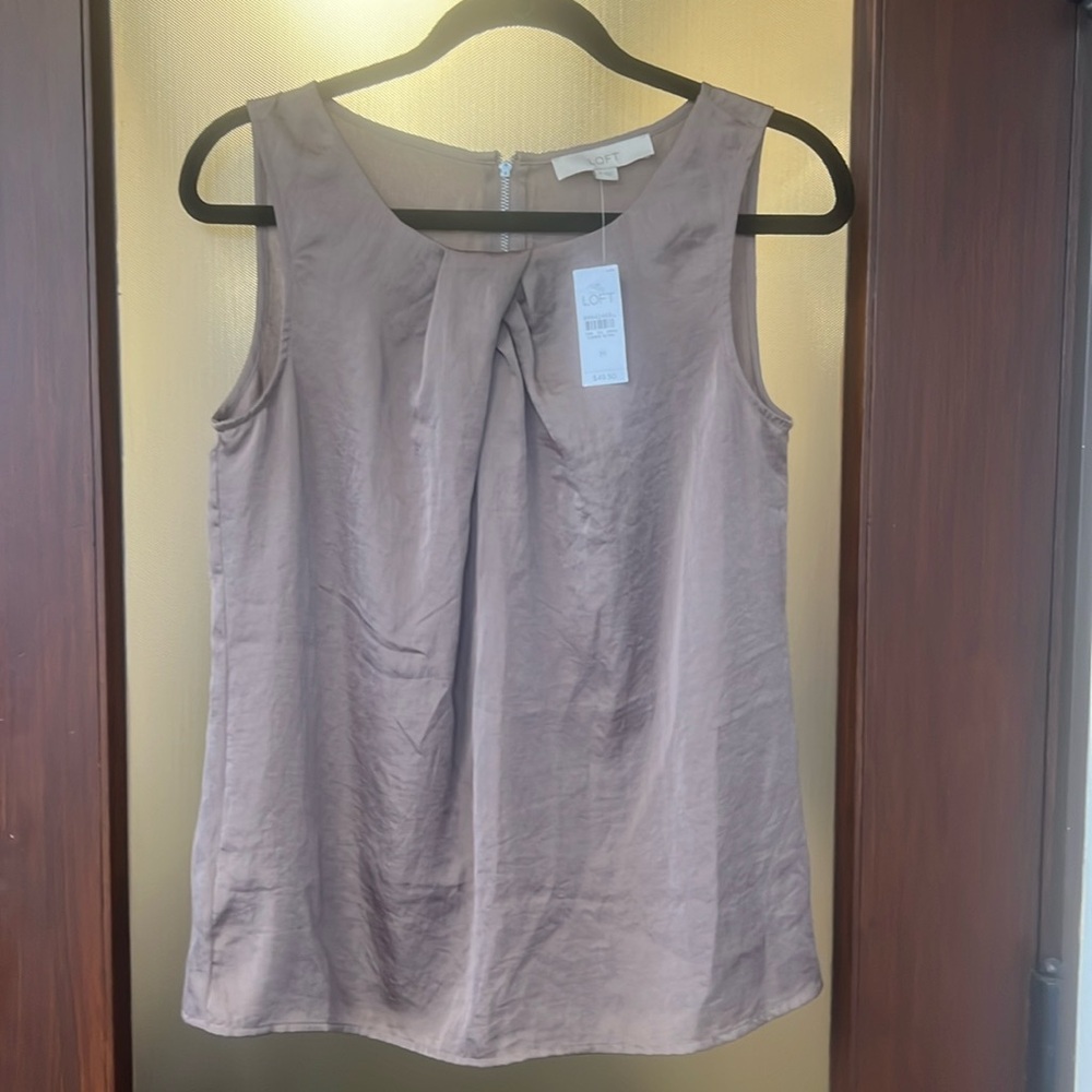 Gorgeous Ann Taylor Loft brown sleeveless pleated blouse size M